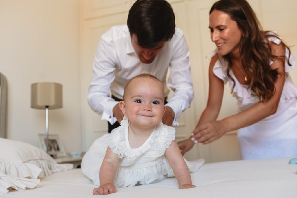 Fotografia de Batizado. Sessão fotográfica em casa. Preparação.